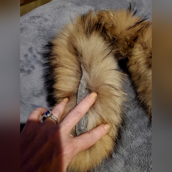 Finn Raccoon Fur Cuffs & Collar Set - Picture 16 of 17